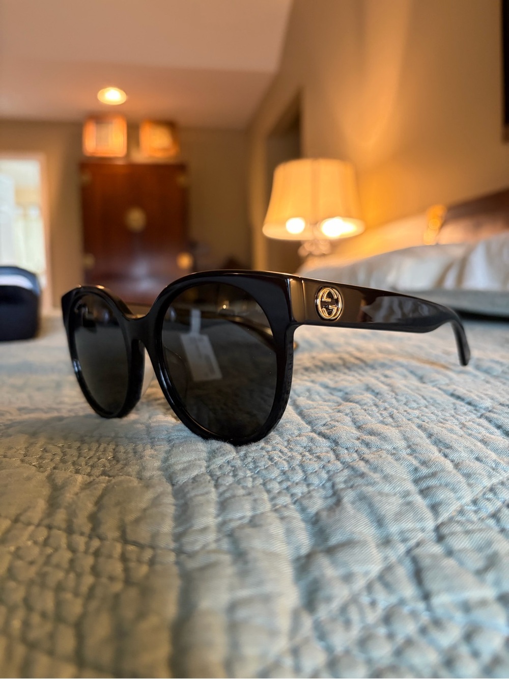 BNWT Gucci Black Round Acetate Sunglasses with Gold Logo Accent